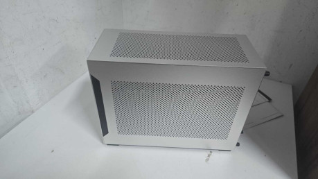 LIAN LI A4-H2O SILVER PCIE - 4.0 MINI KASA(OUTLET)