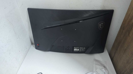 MSI MAG 274CXF 27