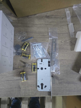 EZVİZ CS-DL05 PARMAK İZİ OKUYUCULU KAPI Kİ(OUTLET)