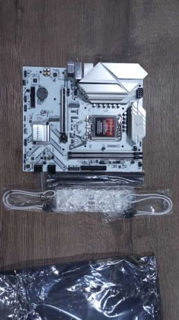 COLORFUL BATTLE-AX B760M-G WHITE WIFI V20 (OUTLET)