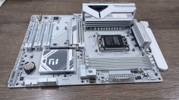 GIGABYTE B850 EAGLE WIFI7 ICE AMD ANAKART(OUTLET)