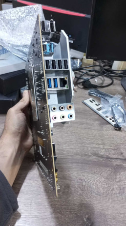 COLORFUL BATTLE-AX B650M-PLUS V14 DDR5 760(OUTLET)