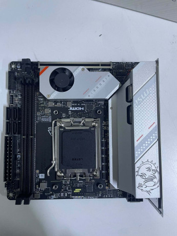 MSI MPG B650I EDGE WIFI AMD B650 Soket AM5(OUTLET)