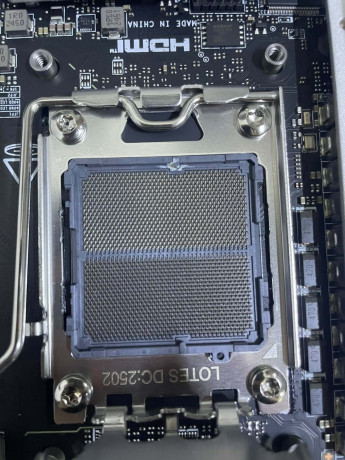 MSI MPG B650I EDGE WIFI AMD B650 Soket AM5(OUTLET)