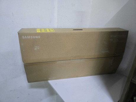 SAMSUNG ODYSSEY M8 LS32DM801UUXUF 32